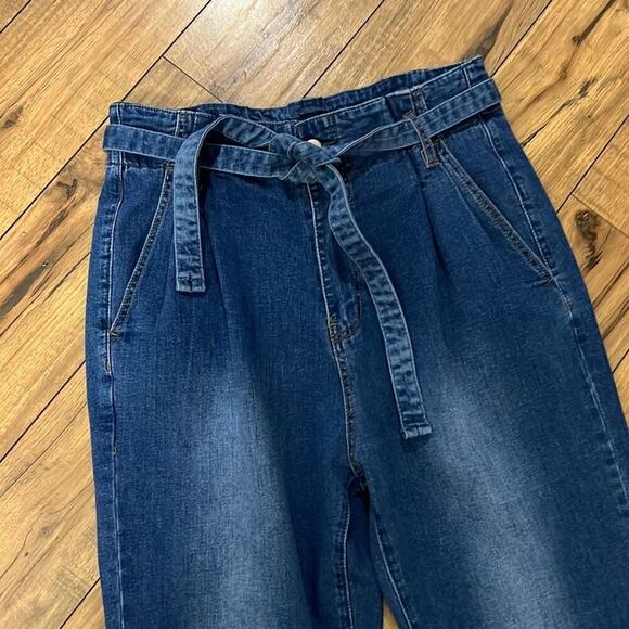 NWT Aaron & Amber size large high waisted crop jeans - Picture 2 of 5